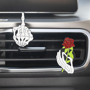Clip de parfum pour bouche d'aération de voiture de style Halloween désodorisant Cool Skull Design décoration de désodorisant de voiture en alliage - Product Image 3