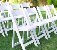 Chaise de jardin pliante extérieure imperméable blanche en résine PP confortable avec sac souple pour la location de mariage et l'utilisation en entrepôt