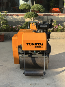 Compacteur routier à tambour unique autopropulsé diesel - Product Image 2