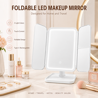 Miroir de maquillage LED pliable à trois volets avec commande tactile, miroir de vanité rose pour table et plateau de rangement