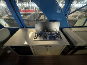 Yacht <span class=keywords><strong>de</strong></span> luxe 27 pieds, bateau ponton sportif haut <span class=keywords><strong>de</strong></span> gamme en aluminium avec système audio pour la pêche à grande vitesse, la croisière, les loisirs et les excursions - Product Image 2