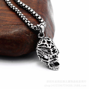 Collar con colgante de calavera yunnique, diseño de diablo hueco de acero de titanio, incrustaciones de diamantes blancos y negros, joyería de moda - Product Image 5