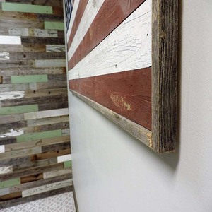 Support de pied en bois de récupération, motif drapeau américain, taille standard, finition bois de grange. Grange rustique Old Glory. Décoration murale. Usé par le temps. - Product Image 3