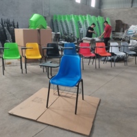 Chaise d'étudiant en métal avec tablette d'écriture et porte-livre pour salles de classe universitaires et collégiales - Offre Spéciale
