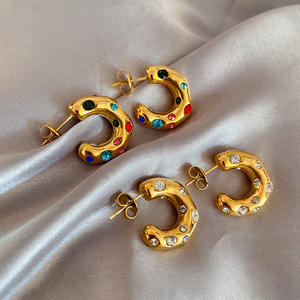 Boucles d'oreilles tendance vintage imperméables et délicates pour femmes, en acier inoxydable plaqué or 18 carats, avec perle en forme de goutte d'eau - Product Image 1