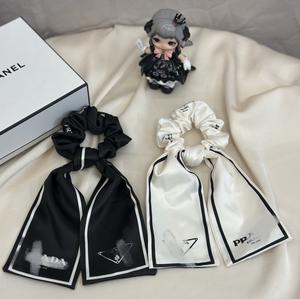 Tasarımcı marka kadın mektubu ipek kumaş bandana günlük moda saç lastik bant parti ve düğün tarzı aksesuarları - Product Image 4