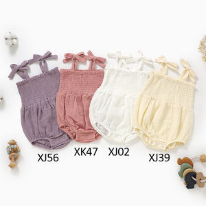 100%オーガニックコットンモスリンベビーロンパース（肩に蝶結び、胸元にスモック加工） |   ノースリーブスナップクロッチ幼児用ボディスーツ - Product Image 2