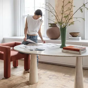 Ensemble de table moderne de luxe en marbre, grande table sculptée ronde élégante ovale en pierre de travertin