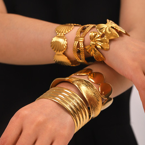 Bracciale in Acciaio Inossidabile di Alta Qualità Stile Ins, Placcato Oro 18K, Bracciale Apribile in Acciaio al Titanio per Donne - Product Image 2