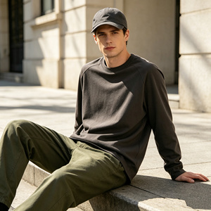 Camiseta de Manga Larga para Hombre, Cuello Redondo, Corte Regular, Color Sólido, Tejido de Algodón, Estilo Casual Urbano - Product Image 1