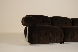 Canapé modulaire plissé de designer, rembourré en éponge, style Old Money, velours marron foncé, Bauhaus, rétro, pour salon de villa, art déco - Product Image 6