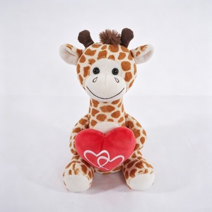 Peluche de jirafa personalizado, peluche de jirafa, peluche de jirafa sosteniendo un corazón. - Product Image 2