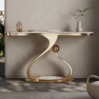 Table console moderne de luxe pour couloir, table d'appoint élégante en acier inoxydable doré marbré et personnalisable pour hôtels, maisons