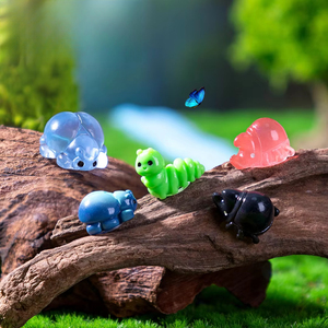 Les nouveaux produits de Weijs présentent des accessoires décoratifs miniatures et des mini-ornements, y compris des insectes simulés. - Product Image 4