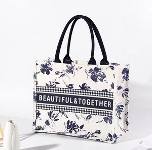 กระเป๋าผ้าแคนวาสกันน้ำขนาดกลางแบบใช้ซ้ำได้ ราคาโรงงาน พร้อมหูหิ้วแบบไม่ถักทอ ลายตัวอักษร เหมาะสำหรับใส่ของช้อปปิ้ง - Product Image 6