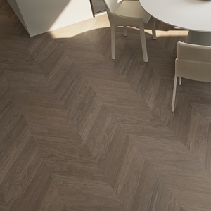 Mutfak, Villa ve Depo için En İyi Fiyatlı Meşe Chevron Fırçalanmış Önceden İşlenmiş Parke Döşeme - Product Image 3