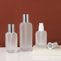 Ensemble de flacons et pots cosmétiques en verre dépoli avec bouchons pompe argentés personnalisables pour le remplissage de crèmes, sérums et lotions pour le visage