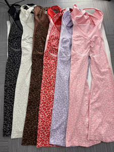 Nuova Tuta Intera da Yoga in Maglia con Stampa Leopardata da Donna 2026, con Imbottitura sul Petto, Pantaloni a Zampa e Spalline Incrociate sul Retro - Product Image 6