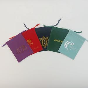 ถุง/ซองกำมะหยี่ใส่เครื่องประดับแบบกำหนดเอง พร้อมเชือกผูก ปิดผนึกได้ พิมพ์โลโก้ตามสั่ง ปรับขนาดและสีได้ พิมพ์ลายด้วยสกรีน - Product Image 5