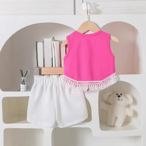 Completo Abito Estivo 2026 da <span class=keywords><strong>Bambina</strong></span> in Cotone: Gilet Senza Maniche con Fiocco e Colletto, Pantaloncini Bianchi con Bottoni Perla e Dettagli Nappa <span class=keywords><strong>Eleganti</strong></span> - Product Image 2