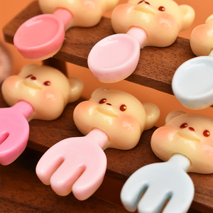 Cabujón de resina de oso de dibujos animados con cuchara y tenedor, de base plana, para figuras de resina DIY, fabricación de joyas, horquillas y accesorios decorativos - Product Image 6