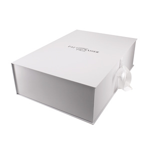 Caja de Regalo Rígida Tipo Libro, Grande, Personalizable, con Laminado Mate, Recubrimiento UV, Divisores, Reciclable y con Grabado en Relieve para Joyería - Product Image 1