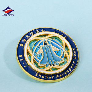 Longzhiyu 18 Năm Kim Loại Ve Áo Pin Nhà Sản Xuất Tùy Chỉnh Mềm Men Pins bespoke Khác Nhau Xoay Logo Của Công Ty Phù Hiệu - Product Image 1