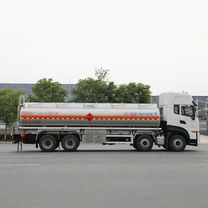 Camion-citerne diesel Dongfeng 8x4 de 30 000 L pour le transport de marchandises dangereuses et de liquides inflammables - Product Image 4