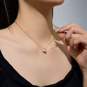 Collier Dylam au design adorable et mignon, en argent fin 925 plaqué rhodium et or 18 carats, avec chaîne à maillons et pendentif chat nœud papillon miniature en zircone 5A - Product Image 6