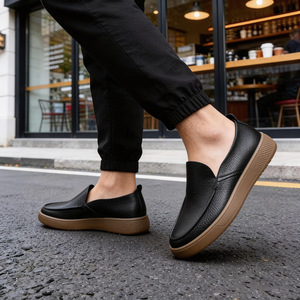 Mocassins pour hommes en cuir véritable, bout rond, antidérapants, semelle en caoutchouc, chaussures de marche confortables, chaussures décontractées - Product Image 1