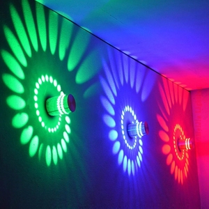 Lumière murale LED à trous en spirale Rgb avec télécommande <span class=keywords><strong>Intérieur</strong></span> pour fête Bar Hall Ktv Décoration de la maison - Product Image 1