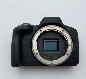 Appareil photo Canon R50 d'occasion, modèle d'entrée de gamme, boîtier seul, léger et économique - Product Image 1