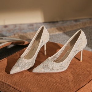 Chaussures de mariage élégantes pour femmes, talons aiguilles pointus en satin noir, en similicuir léger orné de strass, à lacets, pour l'hiver - Product Image 3