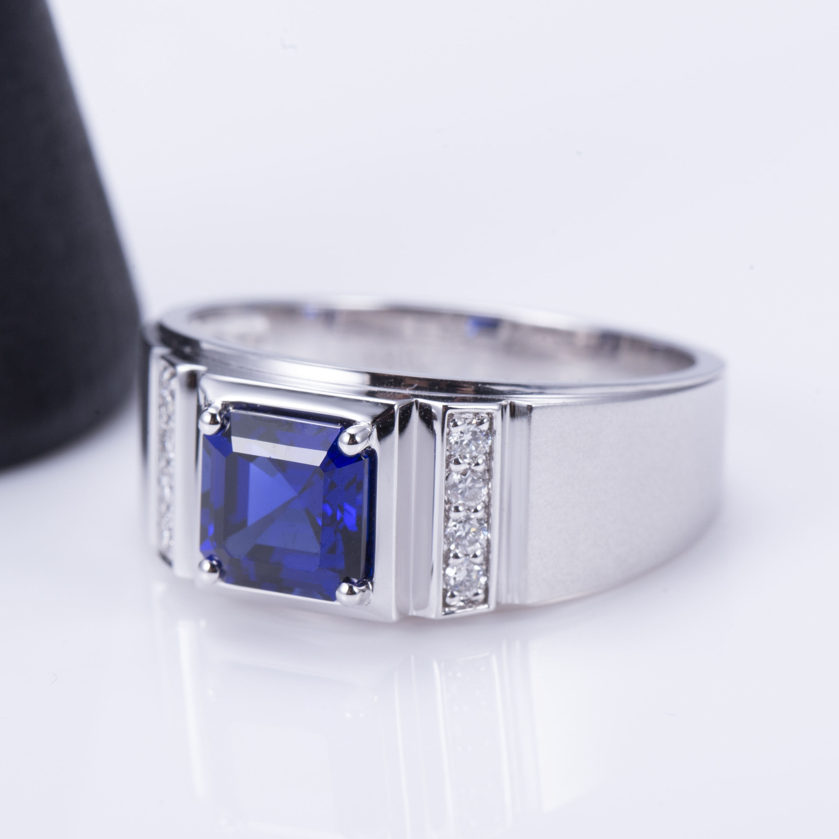 ทองคำขาว 18K