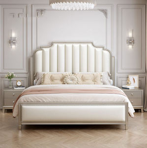 Cama con Estructura de Madera Sólida y Cabecera Tapizada con Diseño de Canales Verticales y Adornos de Tachuelas, para Recámara Principal o Villa - Product Image 4