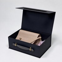 Boîte cadeau de style valise noire, boîte d'emballage en carton rigide avec poignée pour femmes, sac à main en cuir de luxe OEM ODM