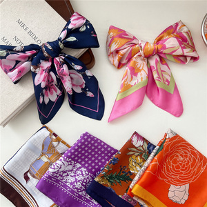 Petit Bandana <span class=keywords><strong>Foulard</strong></span> de Tête Carré à Motifs Floraux en Polyester pour <span class=keywords><strong>Femme</strong></span> - Product Image 4