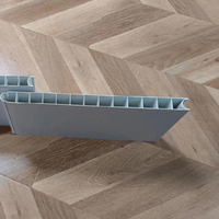 Profilé extrudé en PVC/UPVC personnalisé pour la décoration de la maison, plinthe en PVC