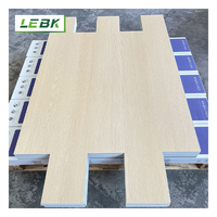 Planches de vinyle antidérapantes à clipser SPC, résistantes à l'usure, imperméables, écologiques, sans colle, couleurs personnalisables, pour intérieur