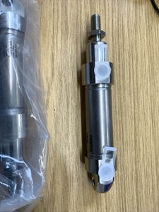 3 X cilindro redondo CRDSNU-B-25-40 -PPS-A-MG-A1 2159638 NOVO (M18) - Product Image 4