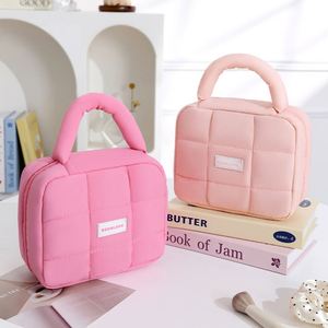Bolsa de Cosméticos de Viaje Impermeable de Poliéster con Cierre de Cremallera, Organizador de Maquillaje de Gran Capacidad, Diseño de Logotipo Moderno, Color Caramelo - Product Image 5