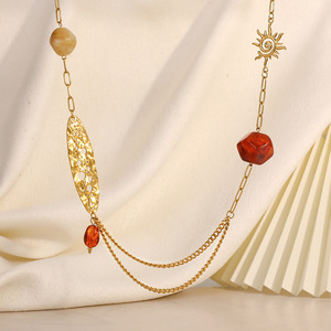 Collar de acero inoxidable con cadena de hojas retro y colgante de sol, cadena de suéter multicapa para mujer - Product Image 2