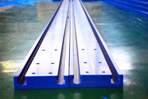 Neue kunden spezifische UHMWPE Engineering Kunststoff-Gleitförderer-Seitenketten-Führungs schiene für Maschinen und Produktions anlagen