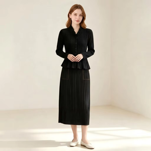 Ensemble plissé <span class=keywords><strong>chic</strong></span> français de luxe discret pour femme, tenue de bureau professionnelle, chemisier à volants et jupe droite, idéal pour les soirées - Product Image 6