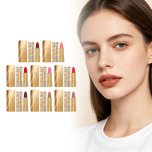 Lápiz Labial al por Mayor con Fórmula Suave para Maquillaje Diario, Decoración de Diamantes y Tubo Dorado - Product Image 1