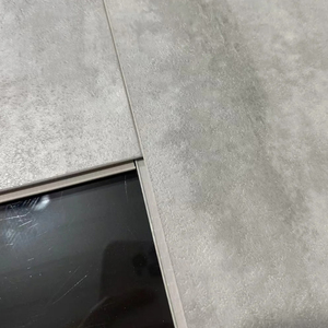 Plancher en vinyle de luxe flottant à clips <span class=keywords><strong>PVC</strong></span> SPC imperméable pour la maison et le bureau, vente chaude, 4 mm 8 mm, avec sous-couche - Product Image 1