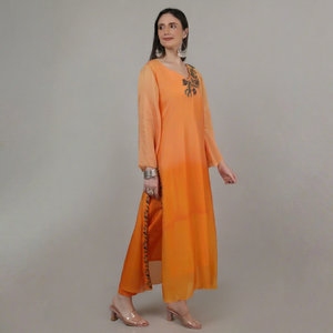 Ensemble 2 pièces pour femme Royal Party Wear, Kurta et pantalon ombré couleur orange avec broderie fil ancre, pour les amateurs de mode élégante - Product Image 1