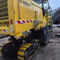 Mesin Penggiling Jalan BOMAG BM2000 60 2 Cold Planer Original Heavy Duty dengan Lebar 2000mm, Mesin Penggilingan Potongan Dalam untuk Renovasi Jalan Perkotaan