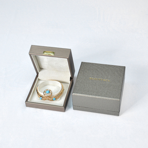 Boîte Cadeau Carrée de Luxe en Similicuir pour Bijoux, Personnalisable avec Logo, Présentoir pour Boucles d'Oreilles, Bracelets, Colliers, Bagues et Joncs – Vente en Gros - Product Image 5