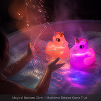 Juguete de Baño de Pato Unicornio Luminoso al Contacto con el Agua, Pato de Goma Flotante con Iluminación Automática y Fondo Sellado Impermeable Antimoho para Bebés